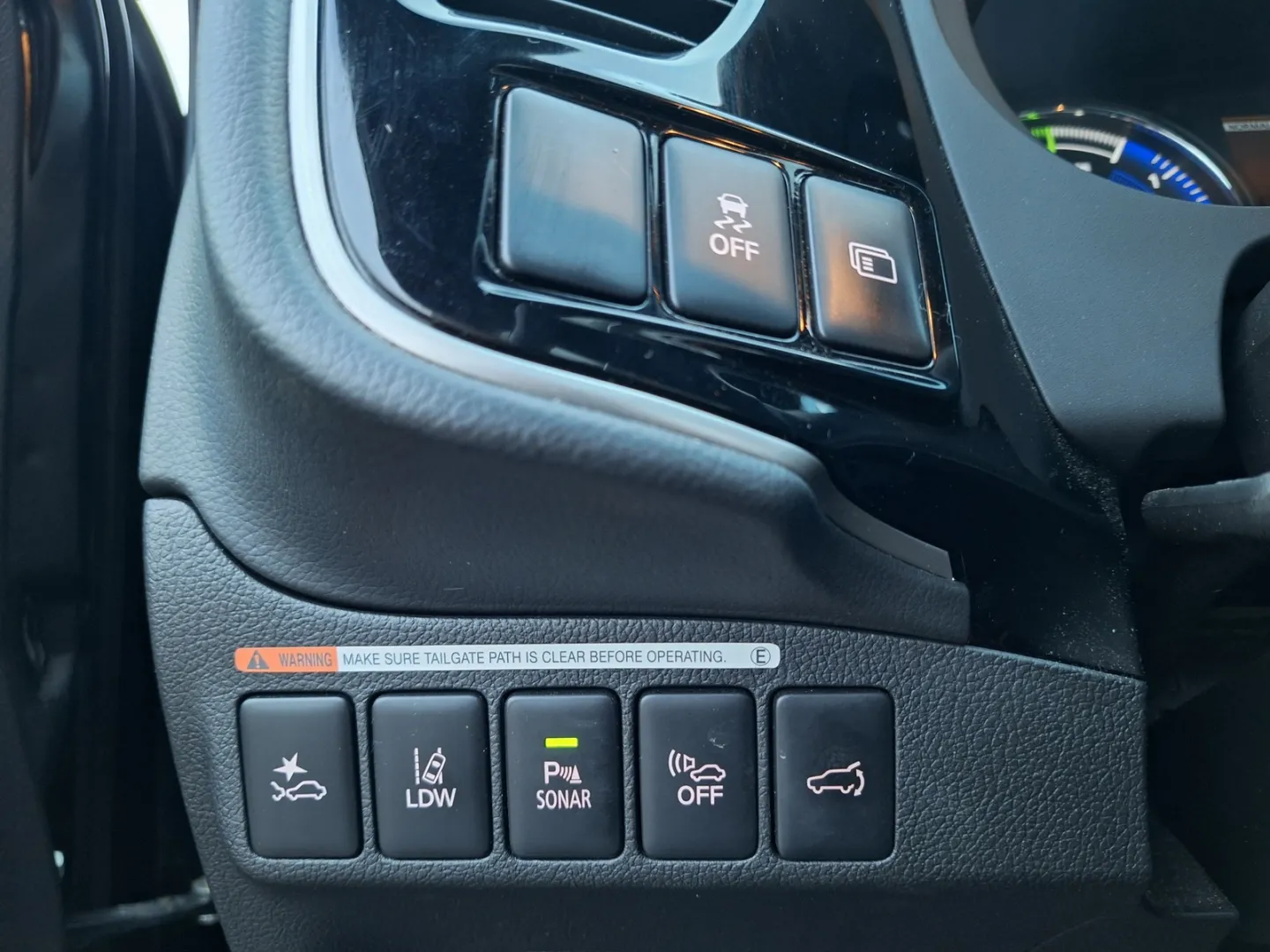 Mitsubishi Outlander PHEV SVZ-105 carousel image