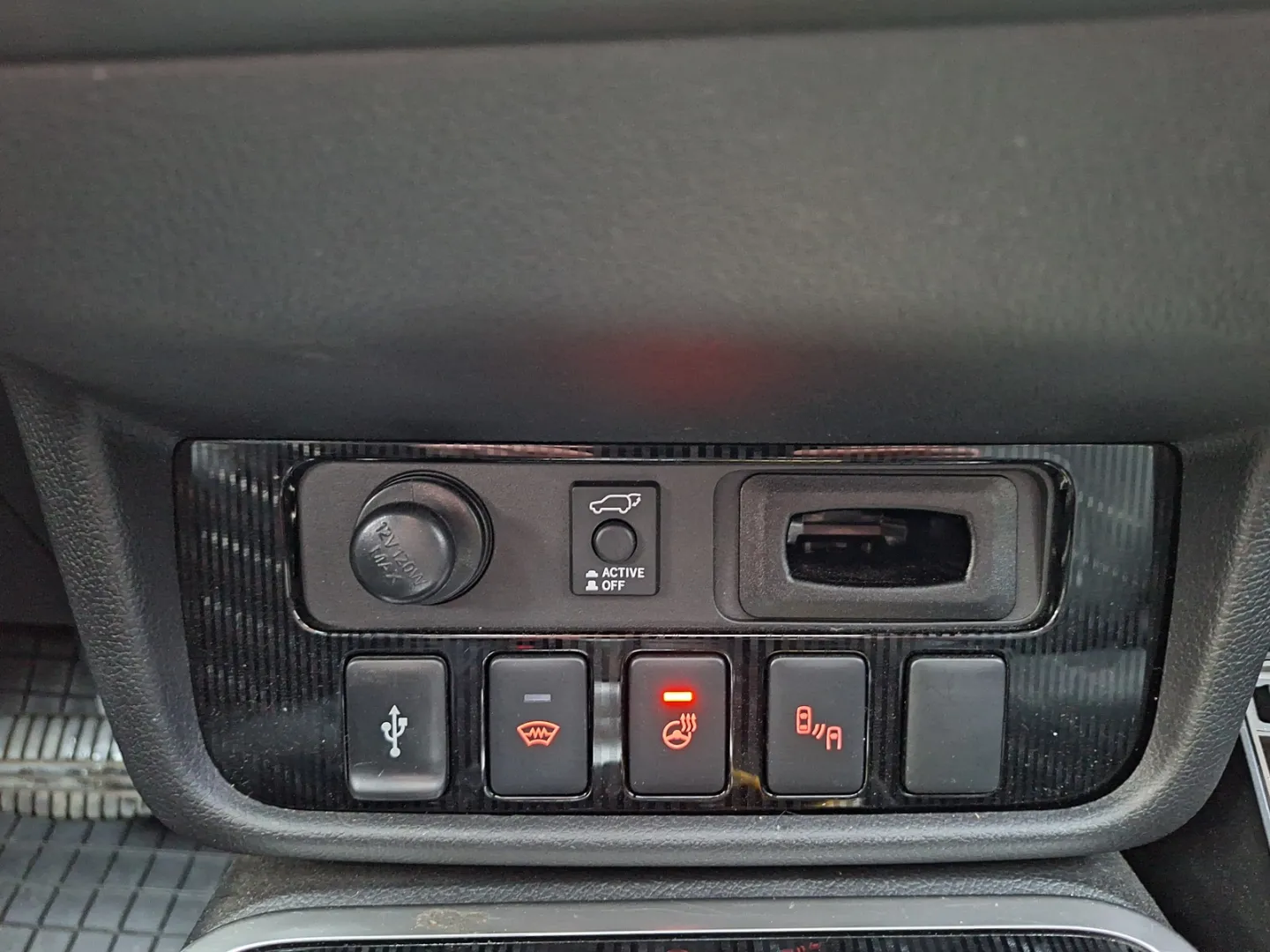 Mitsubishi Outlander PHEV SVZ-105 carousel image