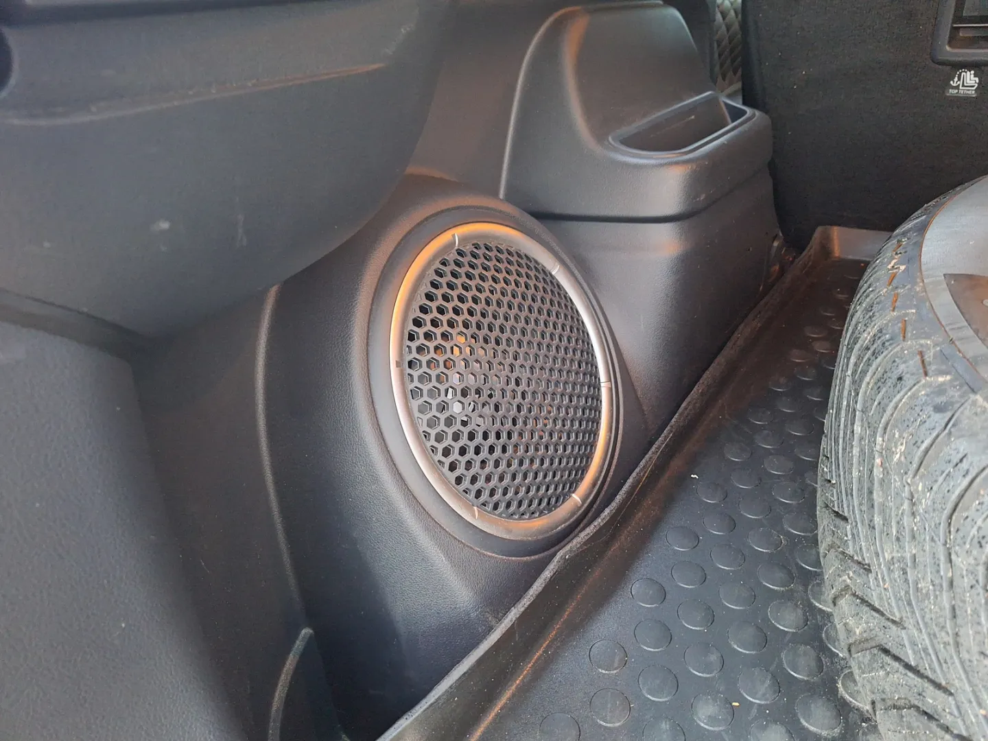 Mitsubishi Outlander PHEV SVZ-105 carousel image