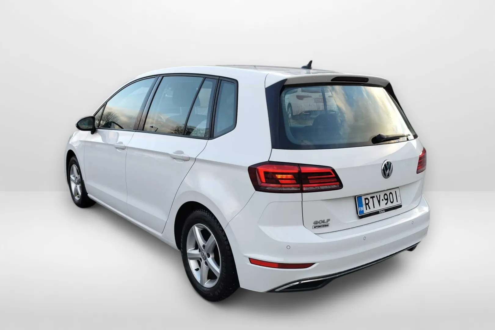 Volkswagen Golf Sportsvan RTV-901 carousel image