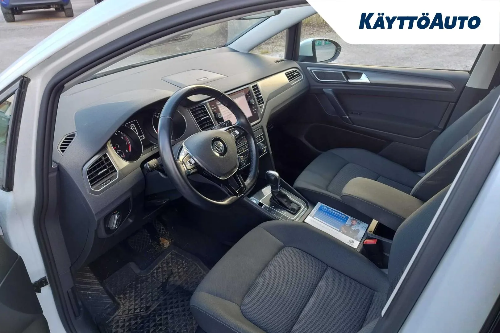 Volkswagen Golf Sportsvan RTV-901 carousel image