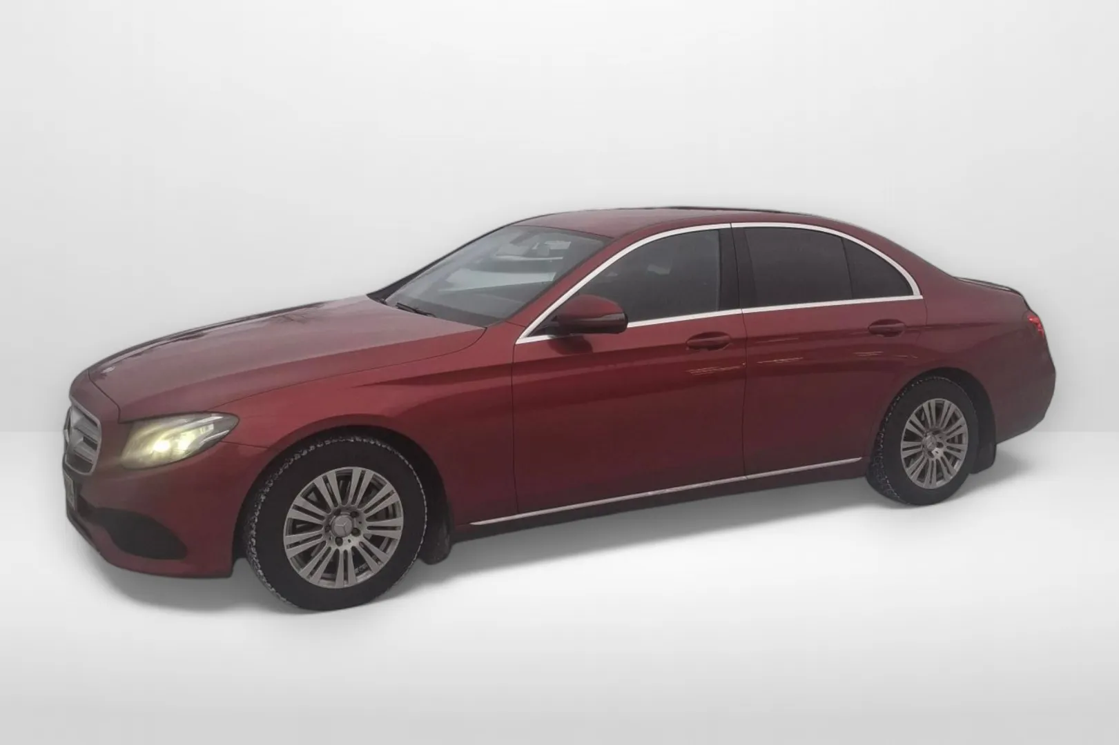 Mercedes-Benz E BXU-696 carousel image