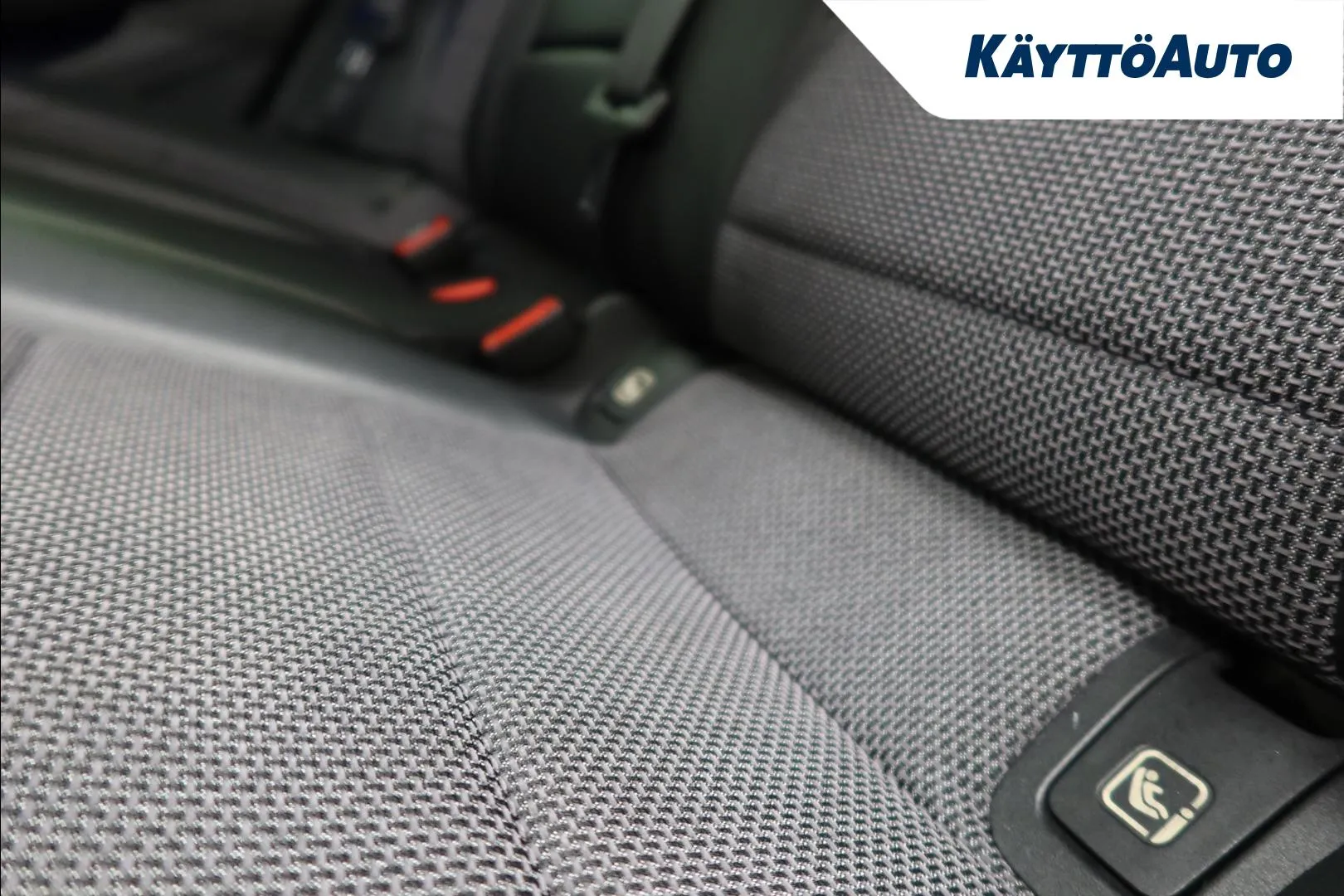 Mercedes-Benz E BXU-696 carousel image