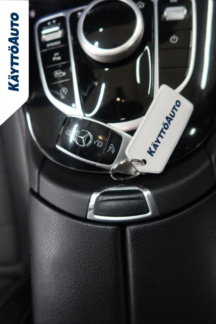 Mercedes-Benz E BXU-696 carousel image