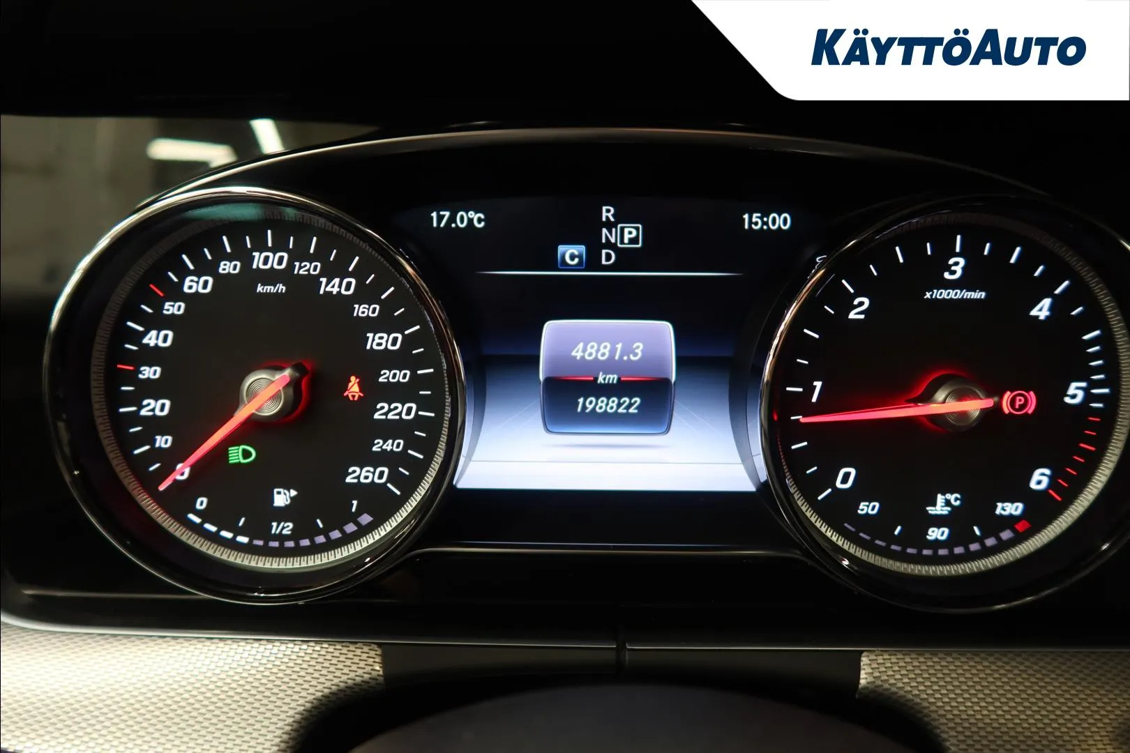 Mercedes-Benz E BXU-696 carousel image