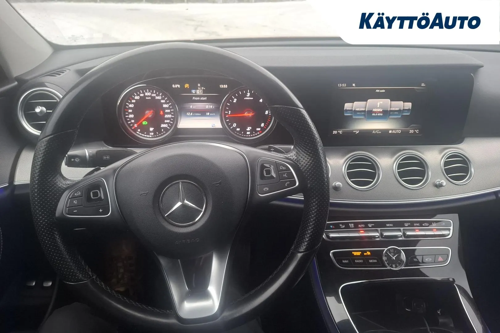 Mercedes-Benz E BXU-696 carousel image