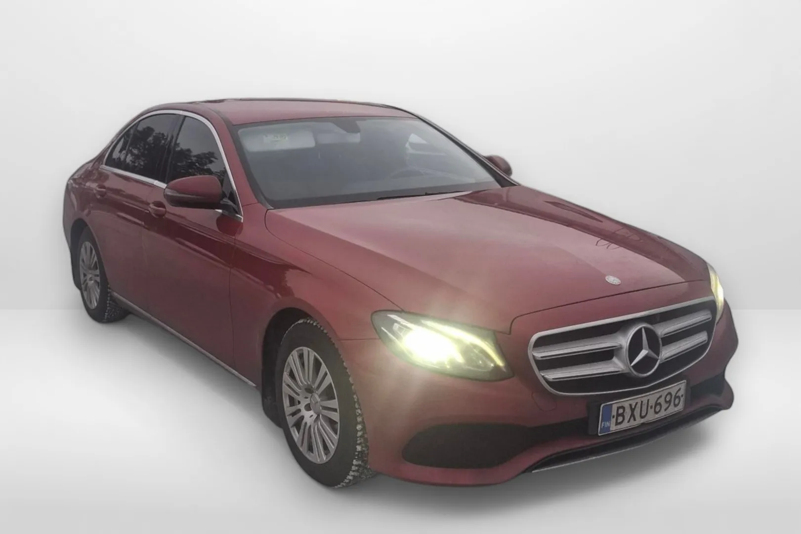 Mercedes-Benz E BXU-696 carousel image