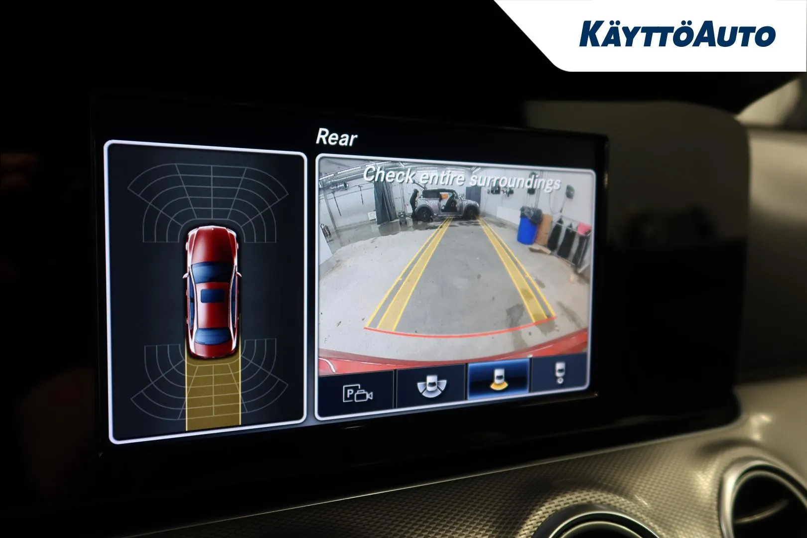 Mercedes-Benz E BXU-696 carousel image