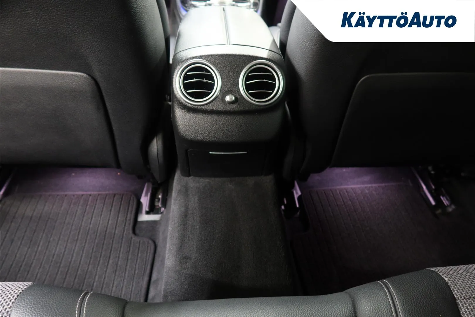 Mercedes-Benz E BXU-696 carousel image