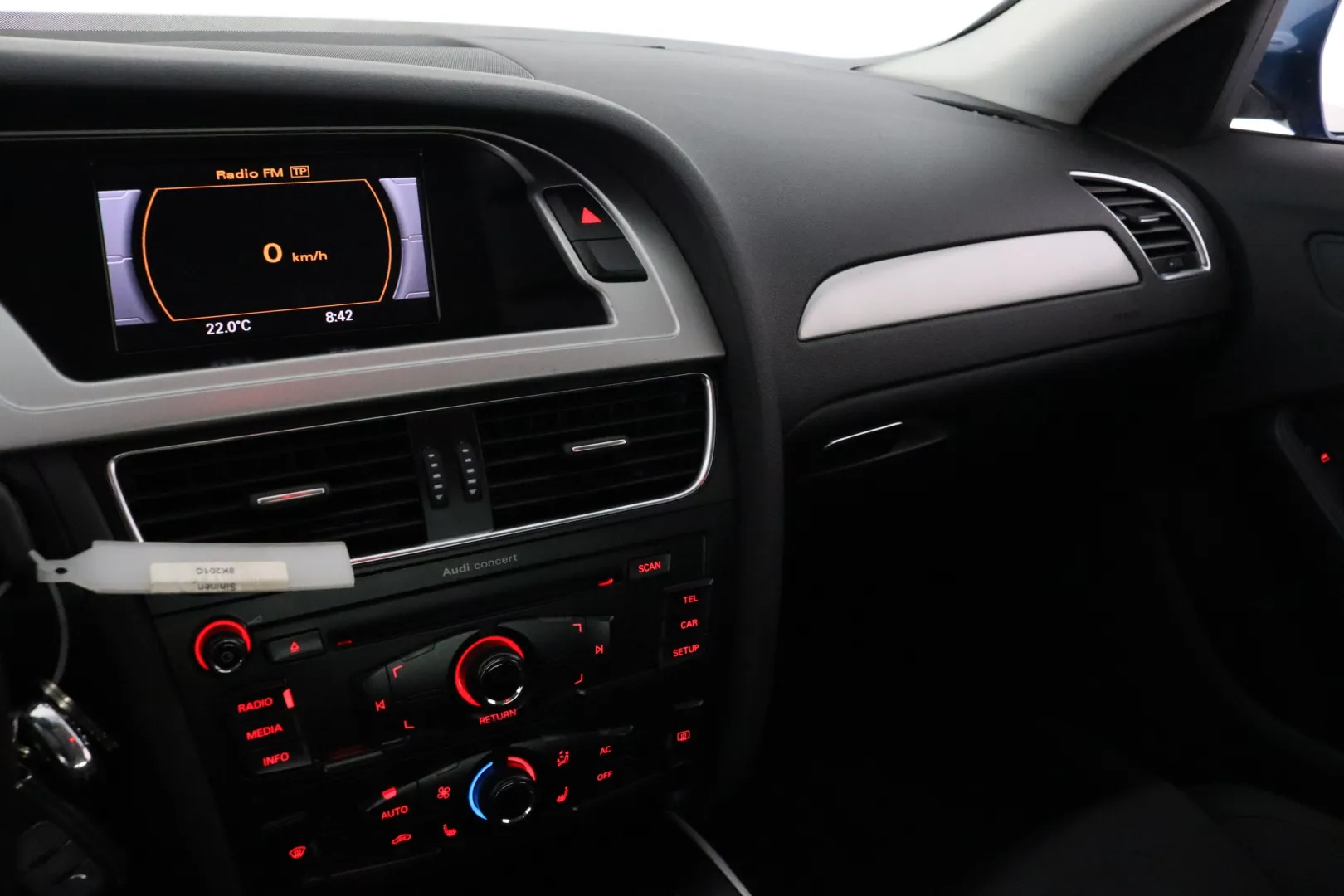 AUDI A4 YHK-609 carousel image