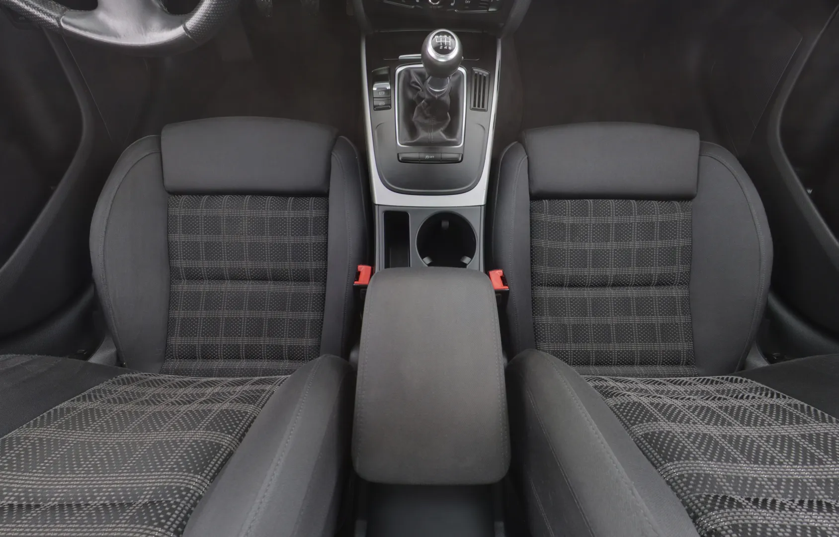 AUDI A4 YHK-609 carousel image