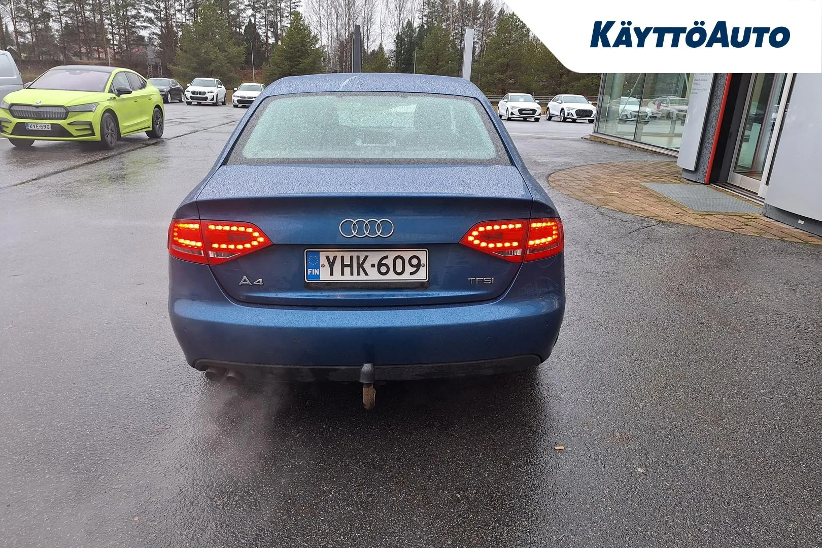 AUDI A4 YHK-609 carousel image