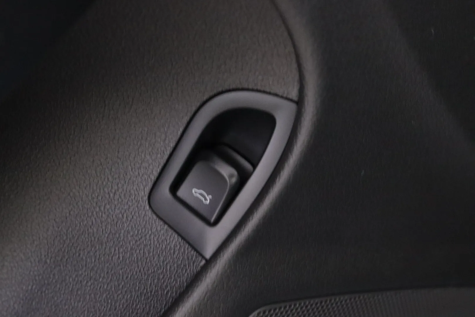 AUDI A4 YHK-609 carousel image