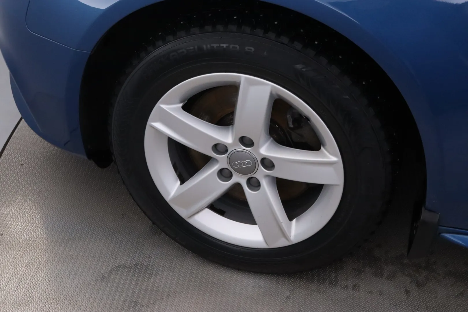 AUDI A4 YHK-609 carousel image