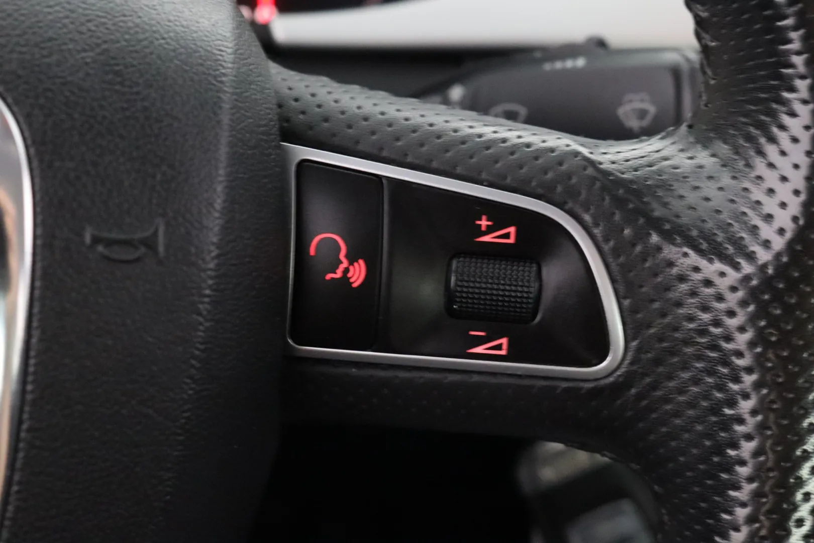 AUDI A4 YHK-609 carousel image