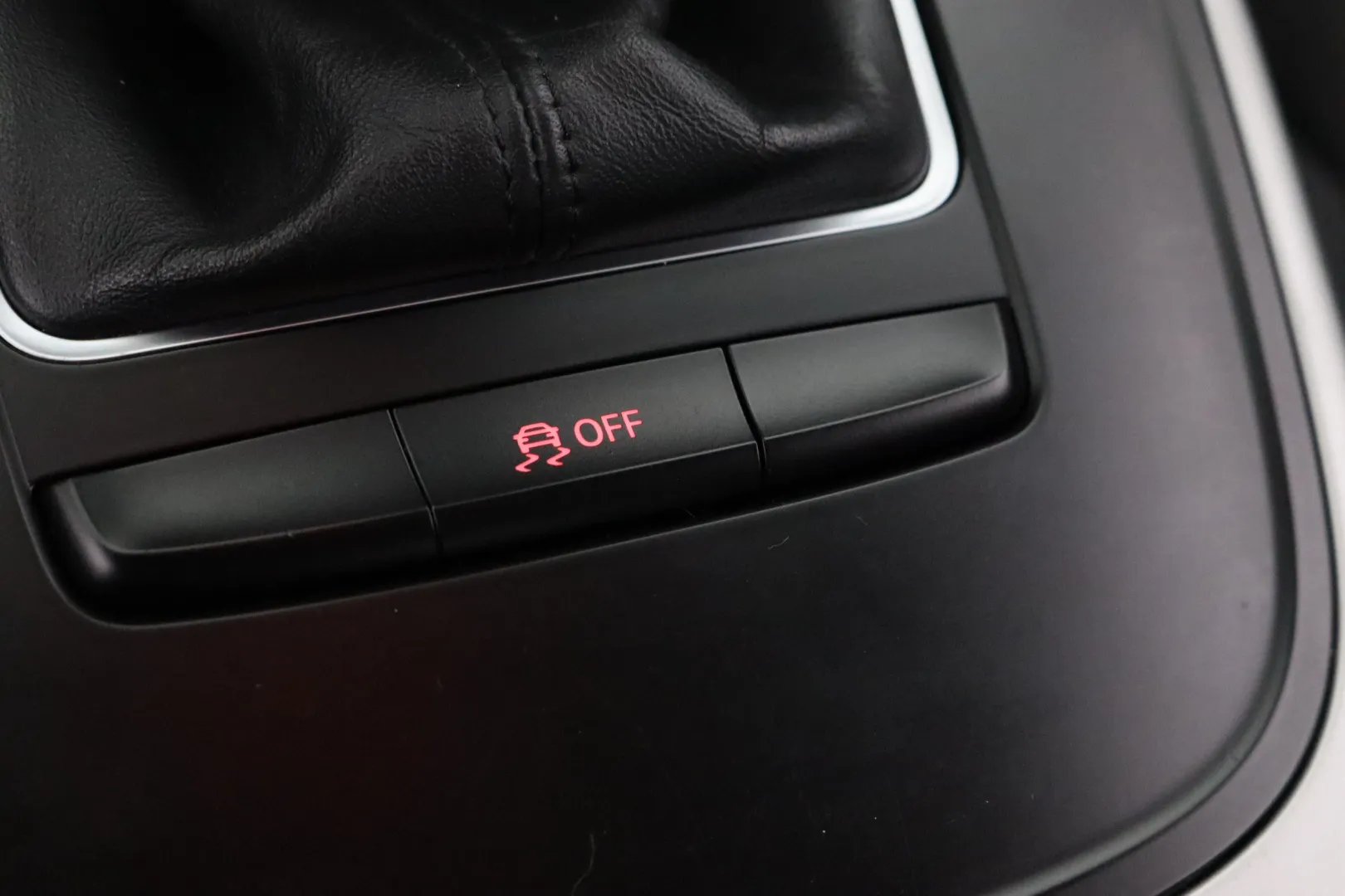 AUDI A4 YHK-609 carousel image