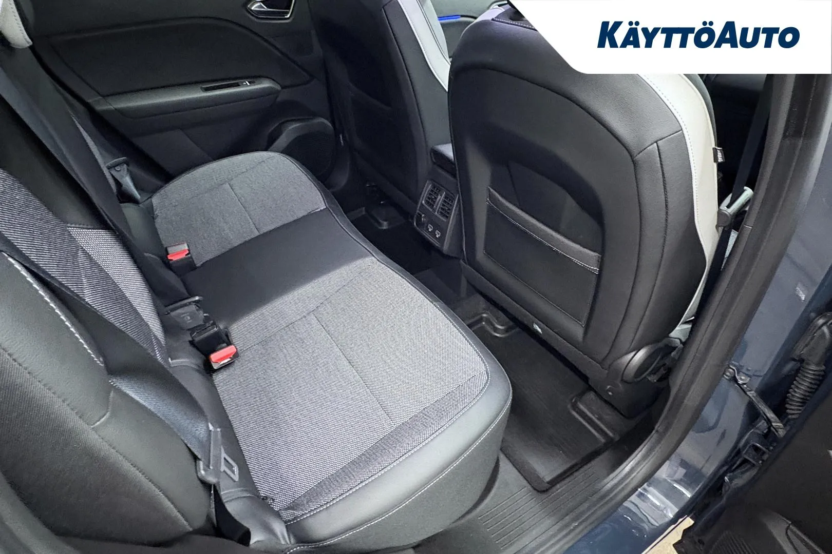 RENAULT Captur NLY-425 carousel image