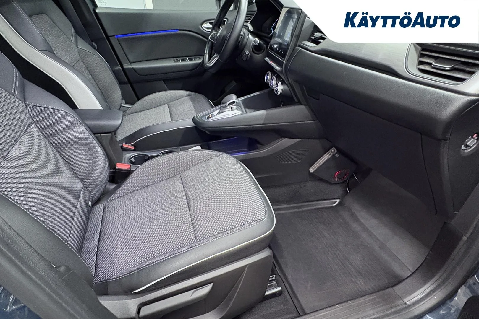 RENAULT Captur NLY-425 carousel image