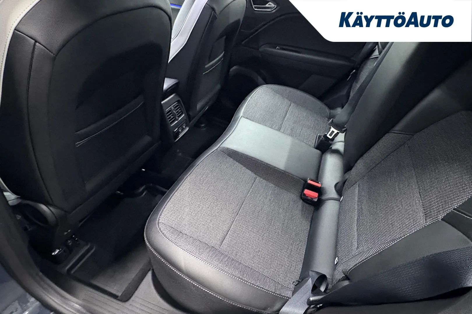 RENAULT Captur NLY-425 carousel image