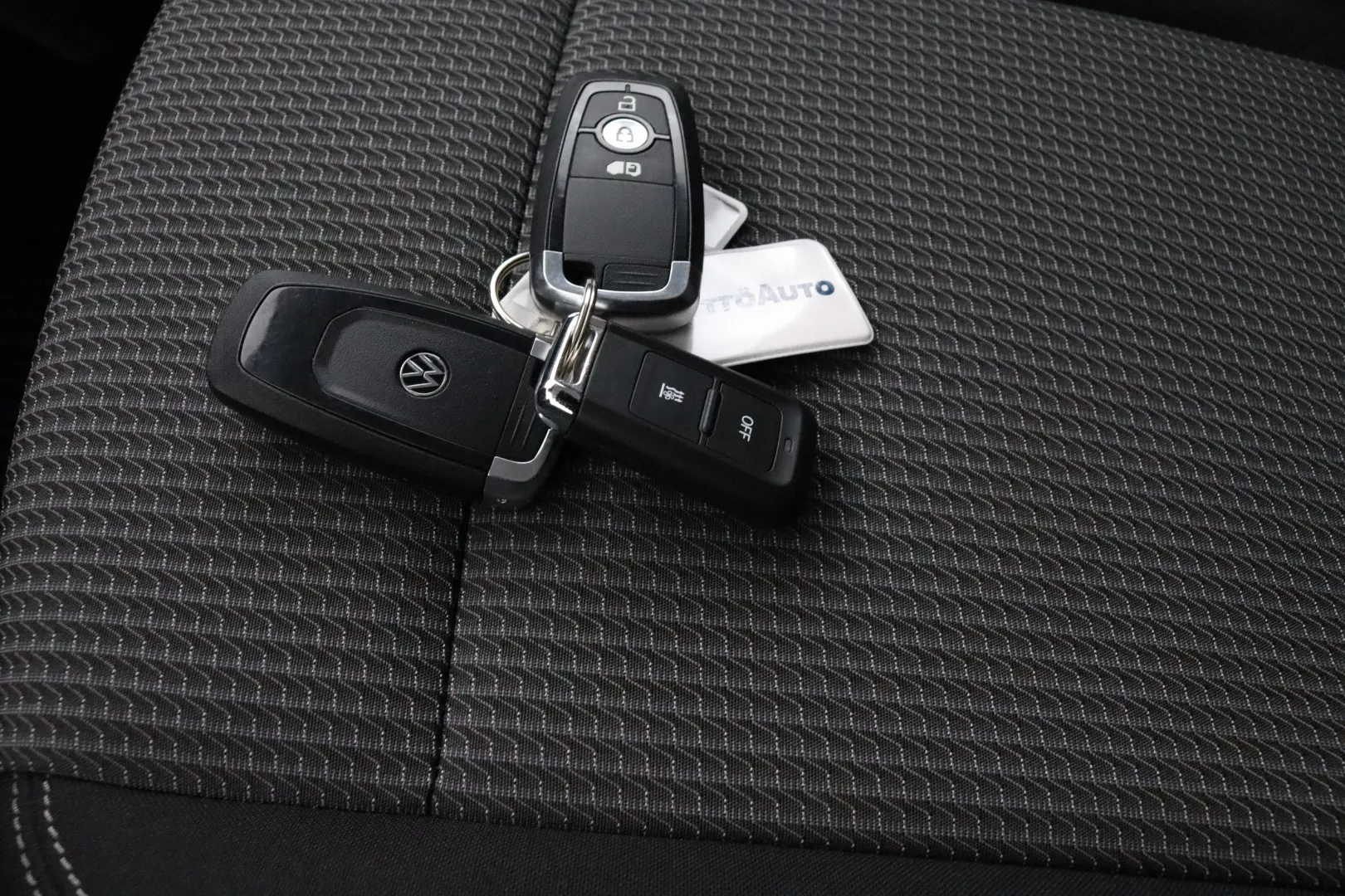 VOLKSWAGEN Transporter XTL-470 carousel image