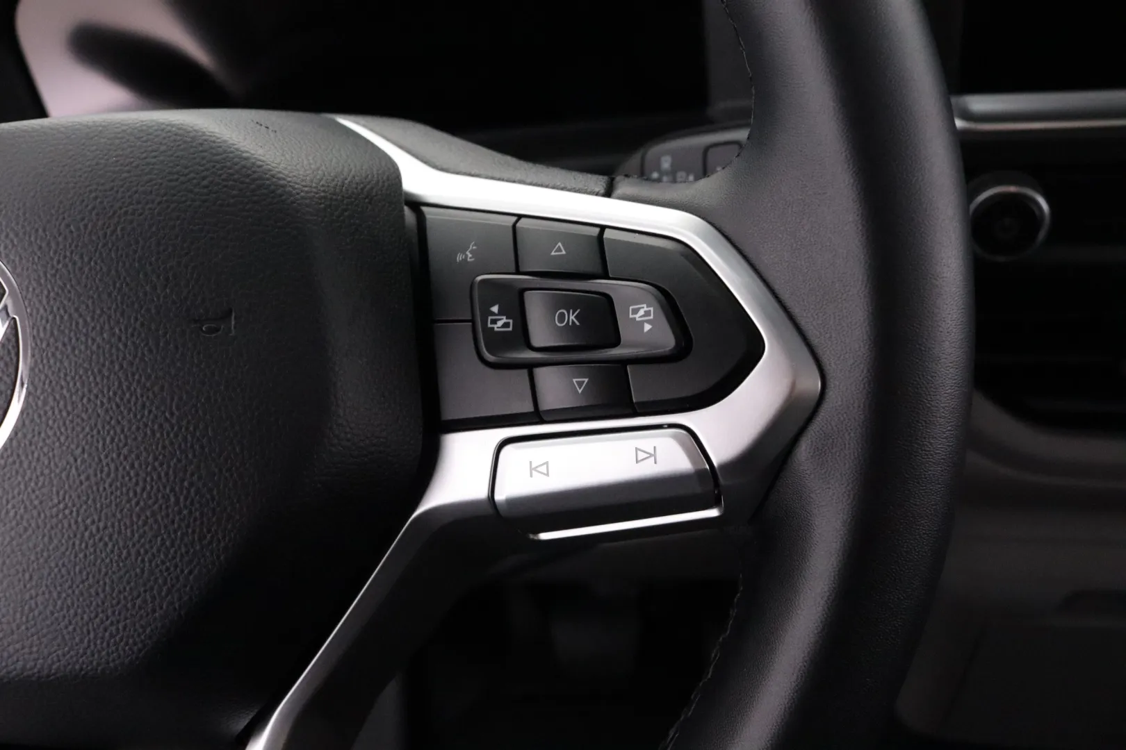 VOLKSWAGEN Transporter XTL-470 carousel image