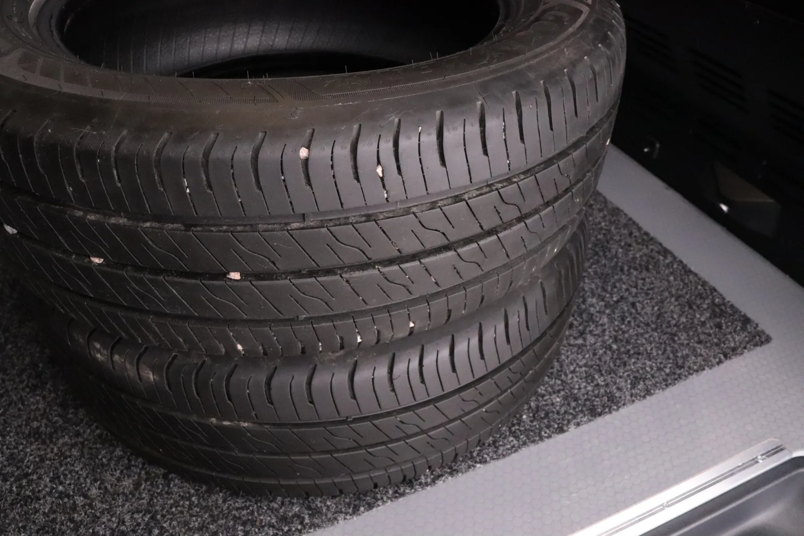 VOLKSWAGEN Transporter XTL-470 carousel image