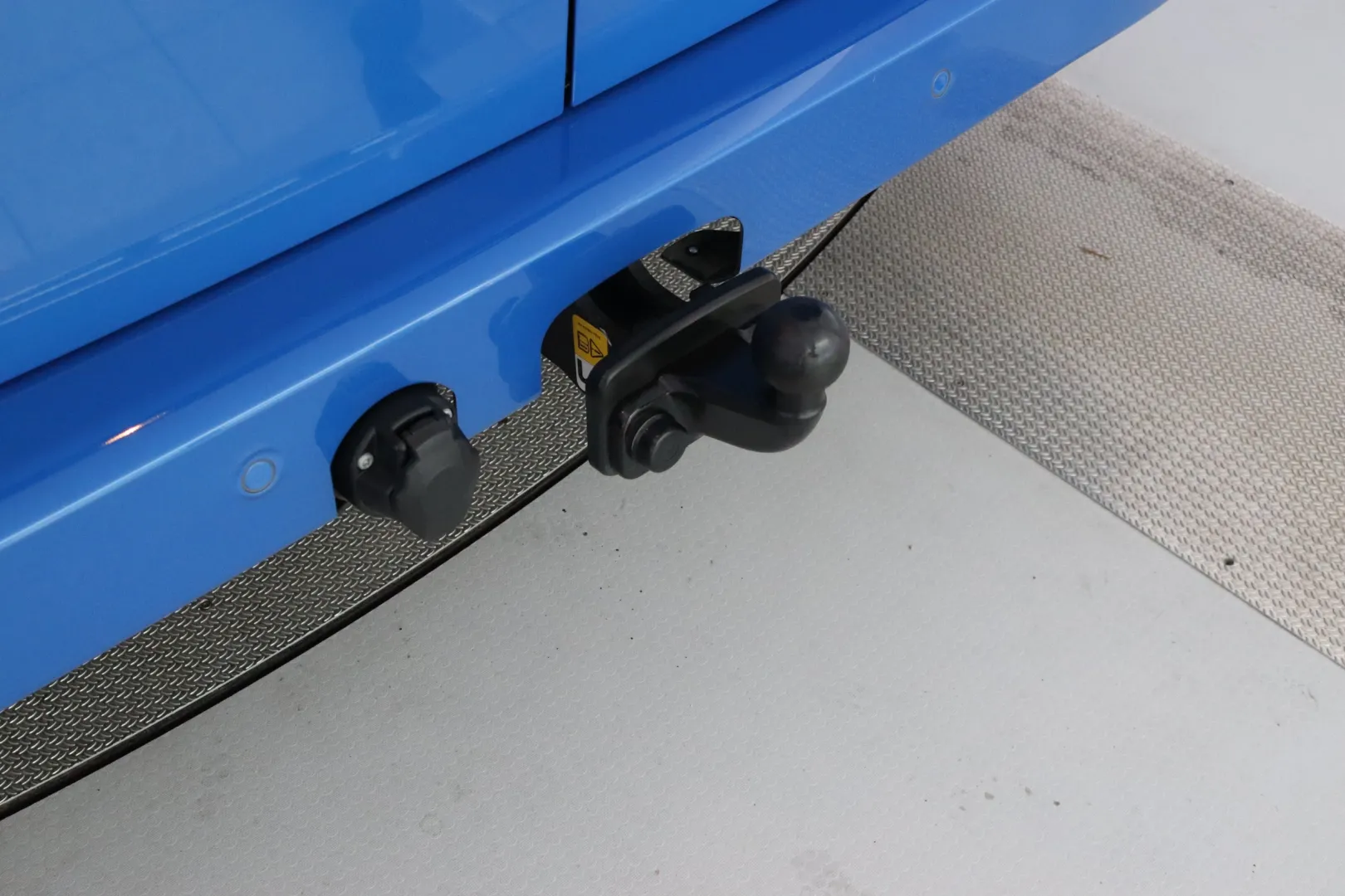 VOLKSWAGEN Transporter XTL-470 carousel image