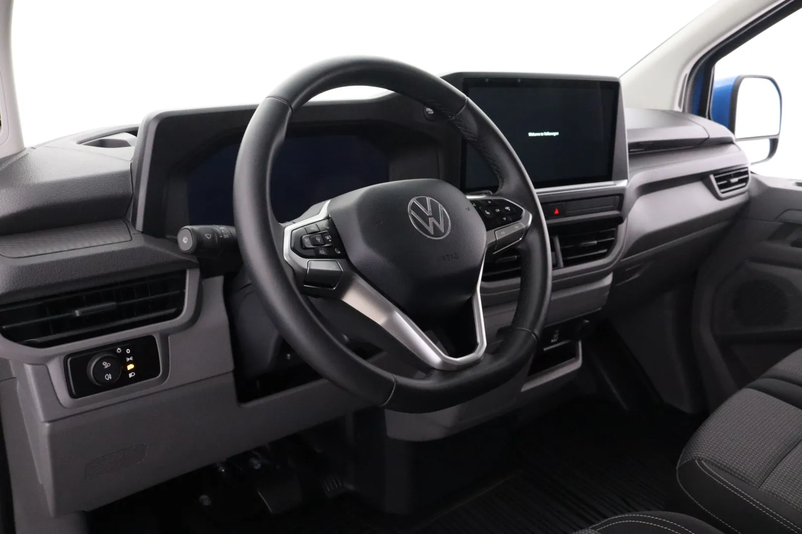 VOLKSWAGEN Transporter XTL-470 carousel image