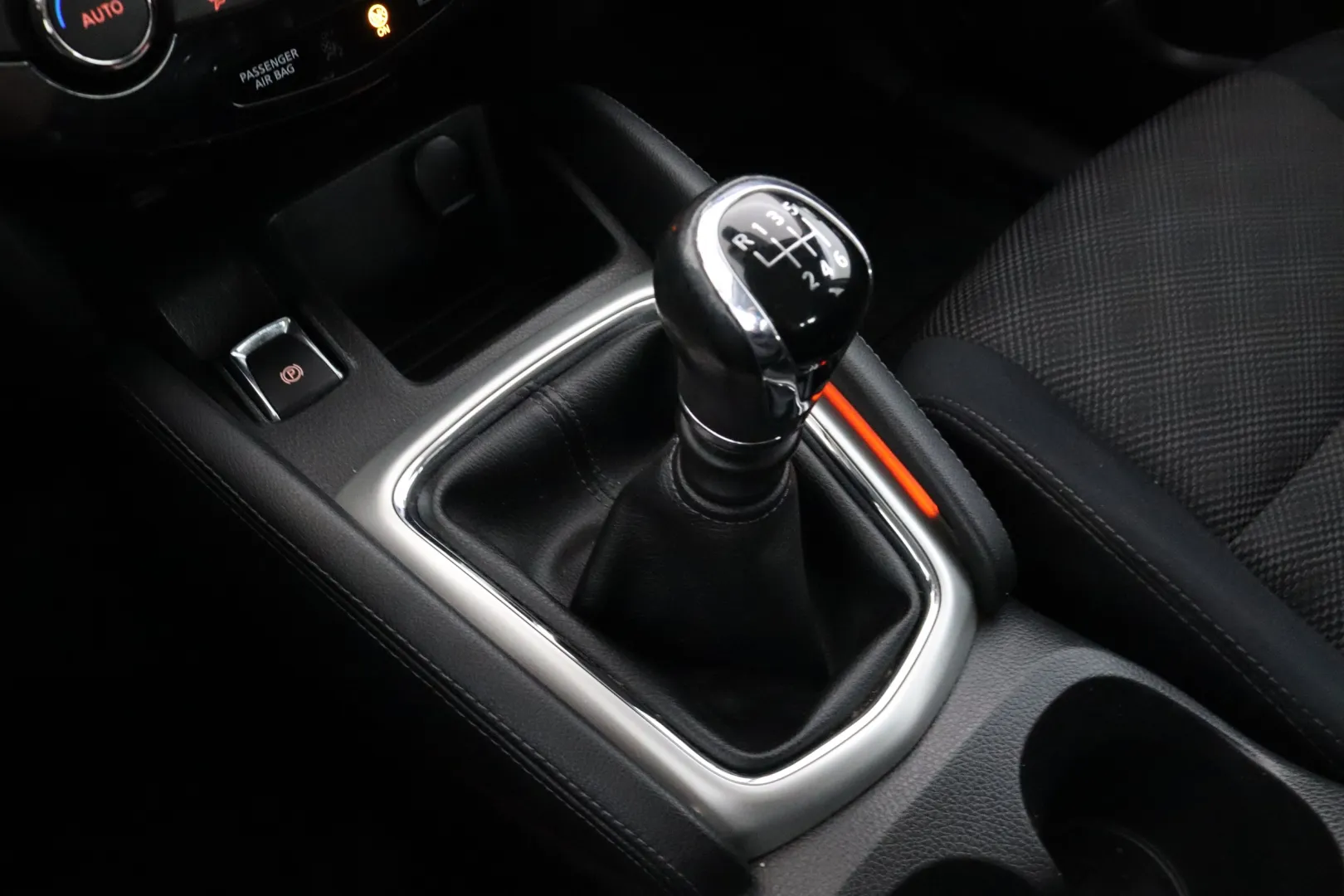 NISSAN Qashqai BSS-166 carousel image