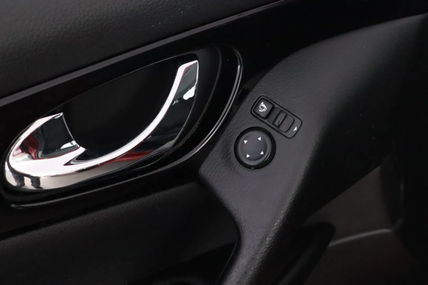 NISSAN Qashqai BSS-166 carousel image