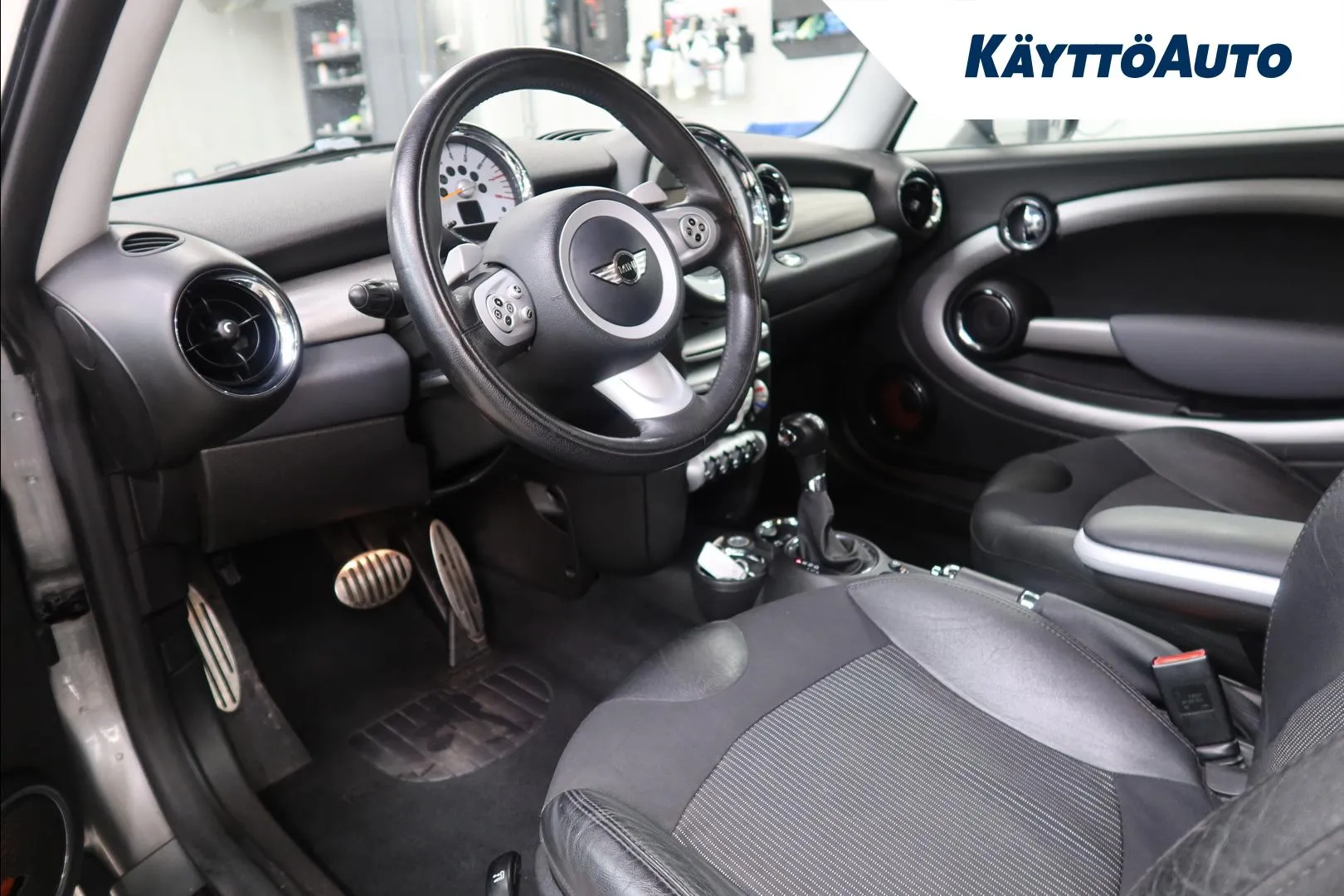 MINI Cooper CMS-645 carousel image