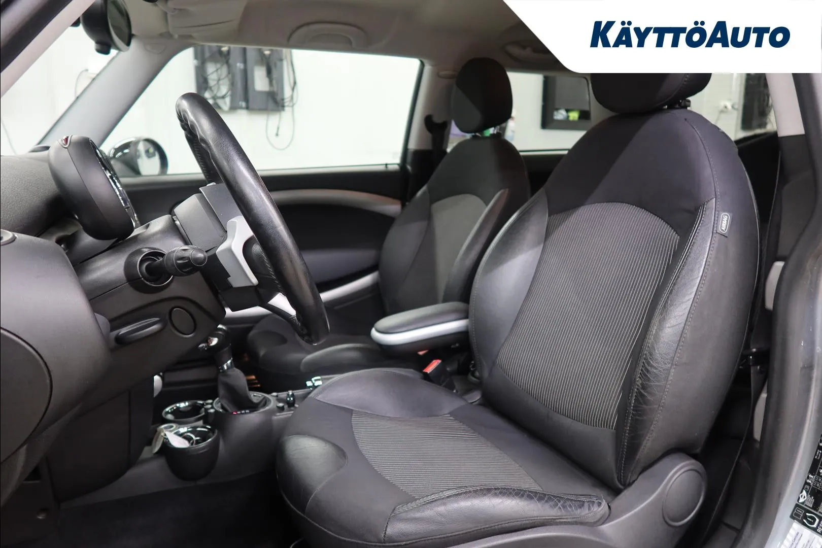 MINI Cooper CMS-645 carousel image