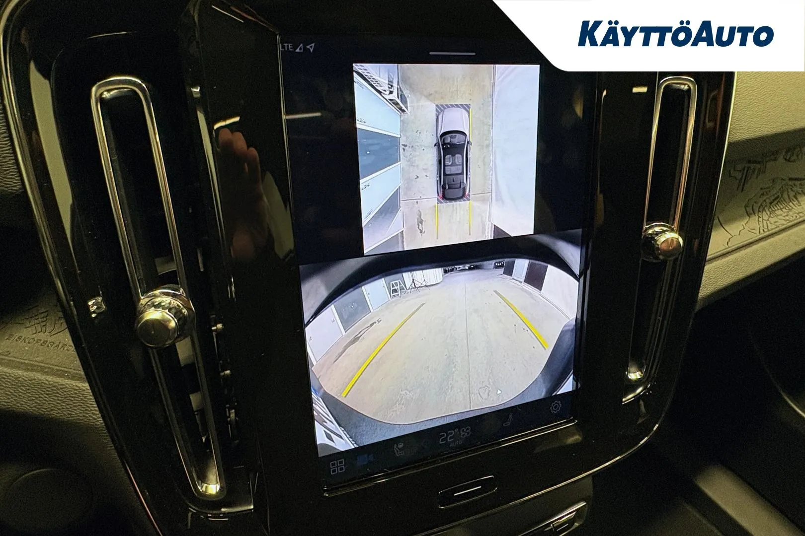 VOLVO EC40 GRM-689 carousel image