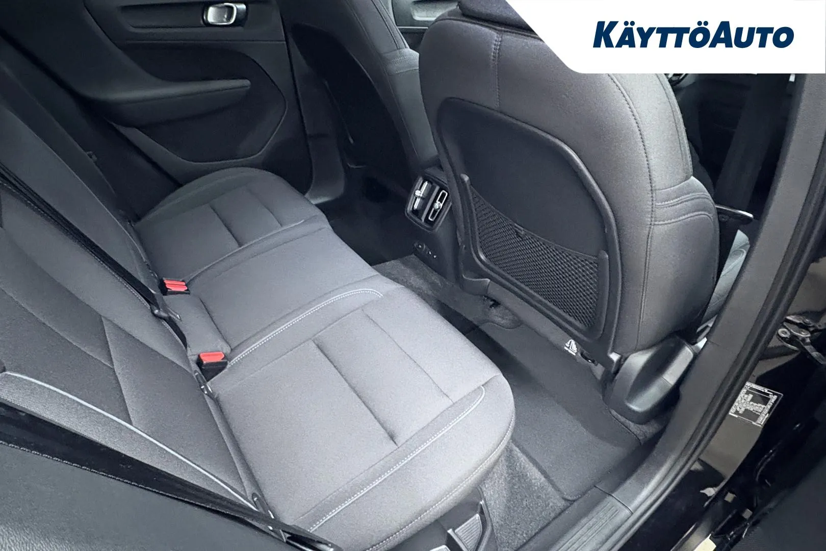 VOLVO EC40 GRM-689 carousel image