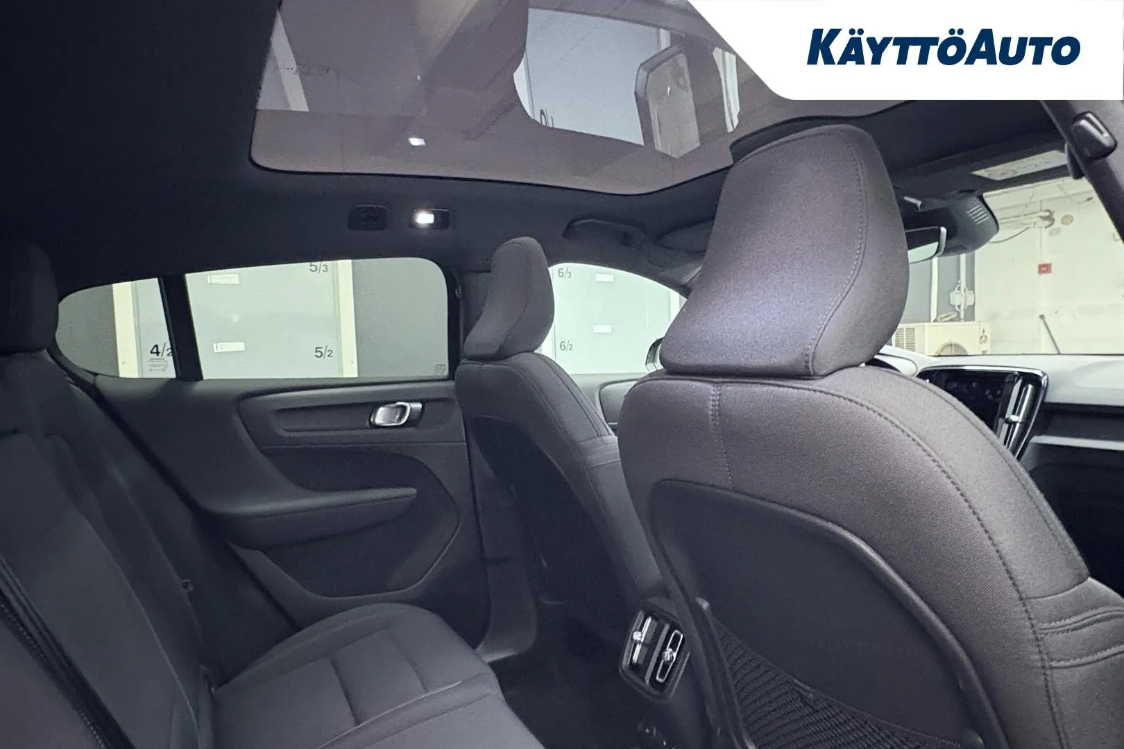 VOLVO EC40 GRM-689 carousel image