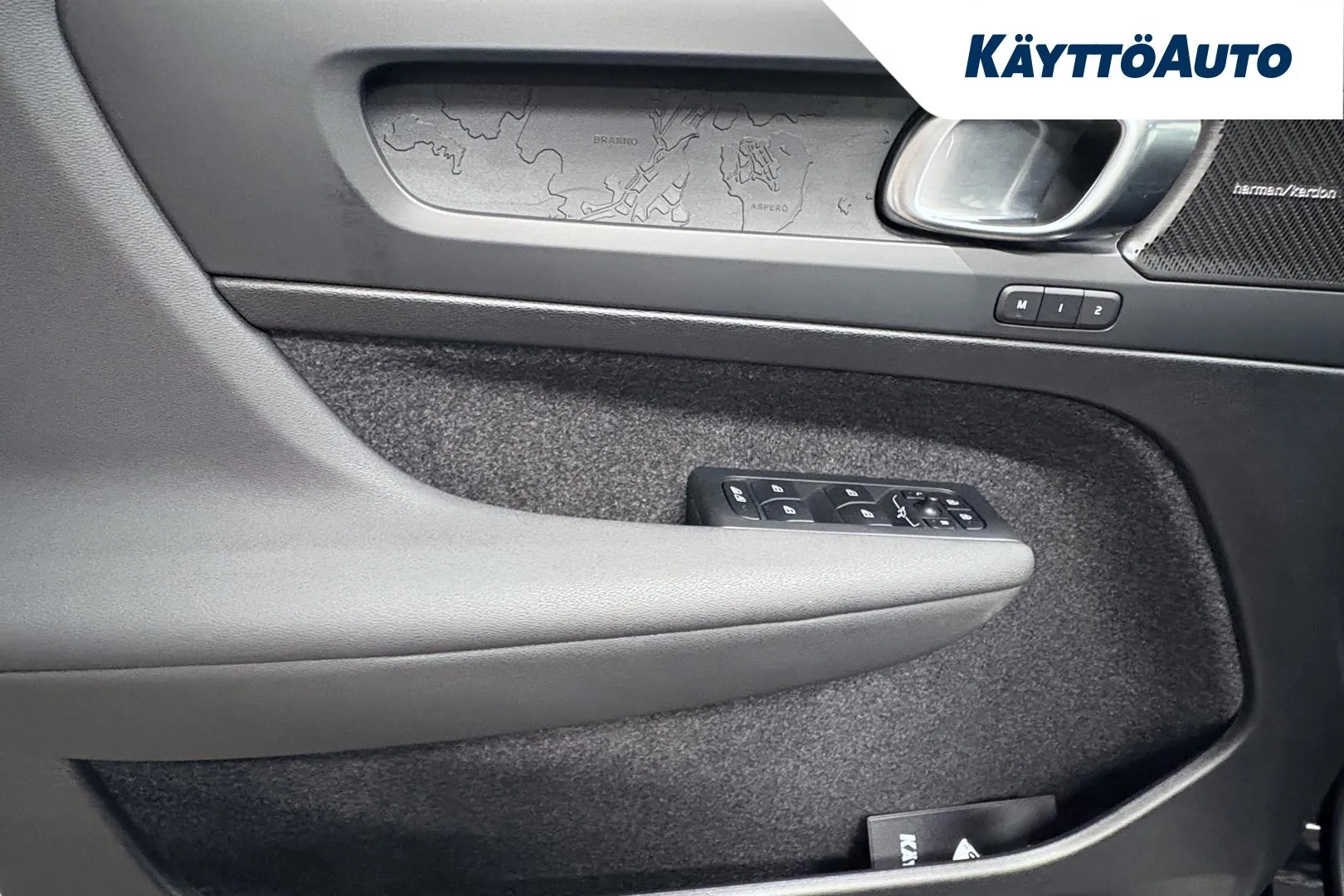 VOLVO EC40 GRM-689 carousel image