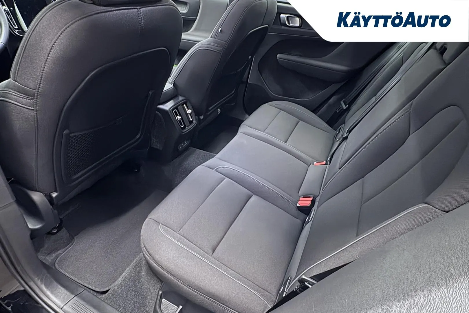 VOLVO EC40 GRM-689 carousel image