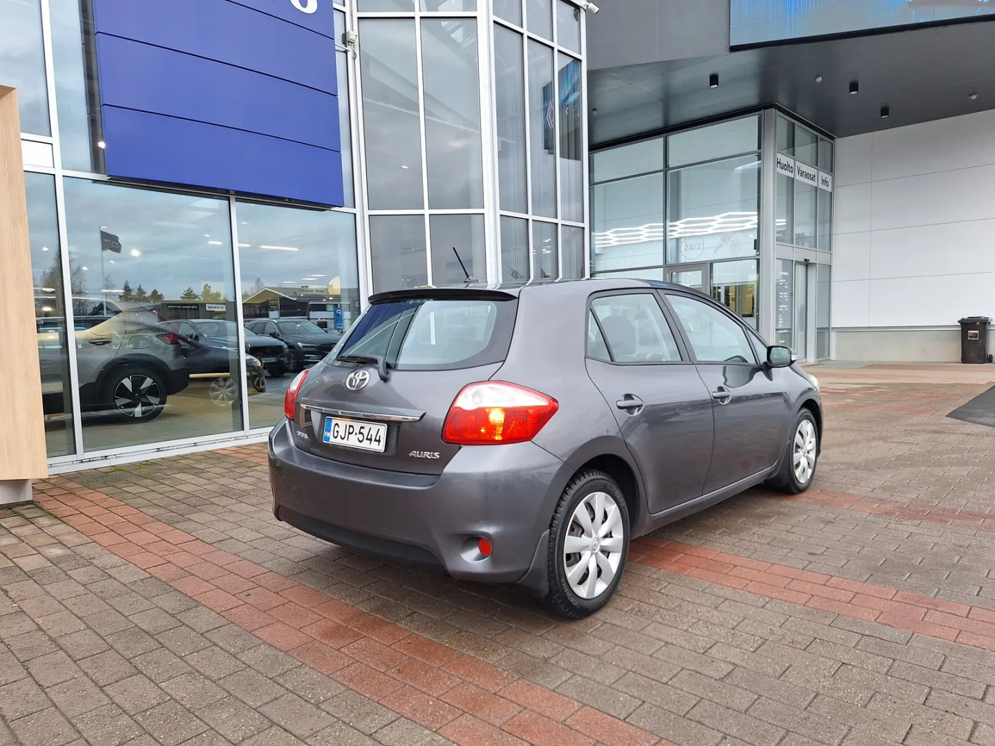 TOYOTA Auris GJP-544 carousel image