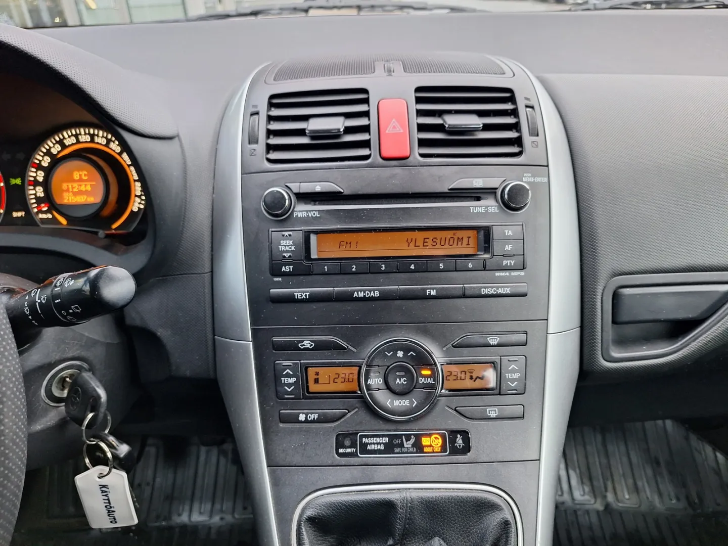 TOYOTA Auris GJP-544 carousel image