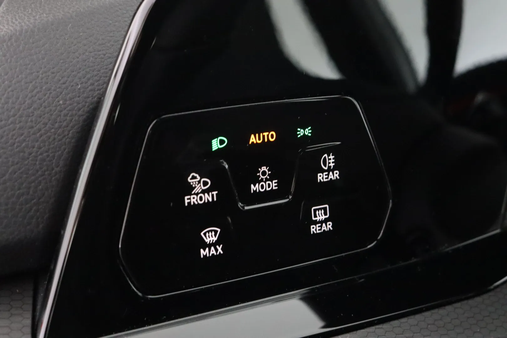 VOLKSWAGEN Golf NNU-471 carousel image