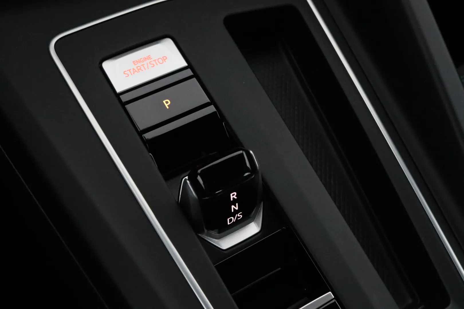 VOLKSWAGEN Golf NNU-471 carousel image