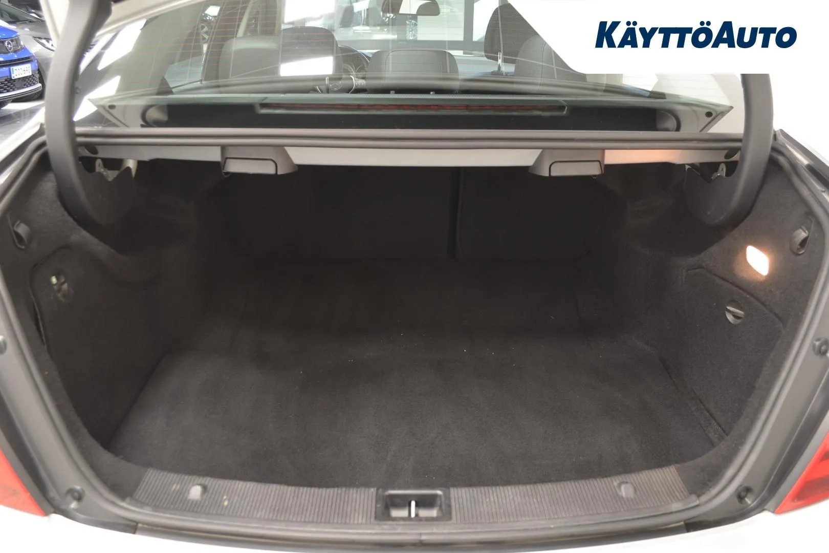 MERCEDES-BENZ C YIY-912 carousel image