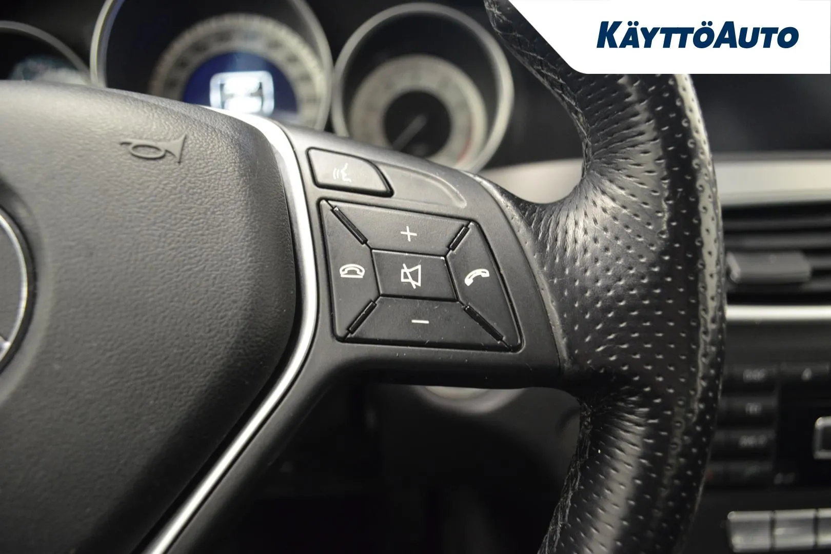 MERCEDES-BENZ C YIY-912 carousel image