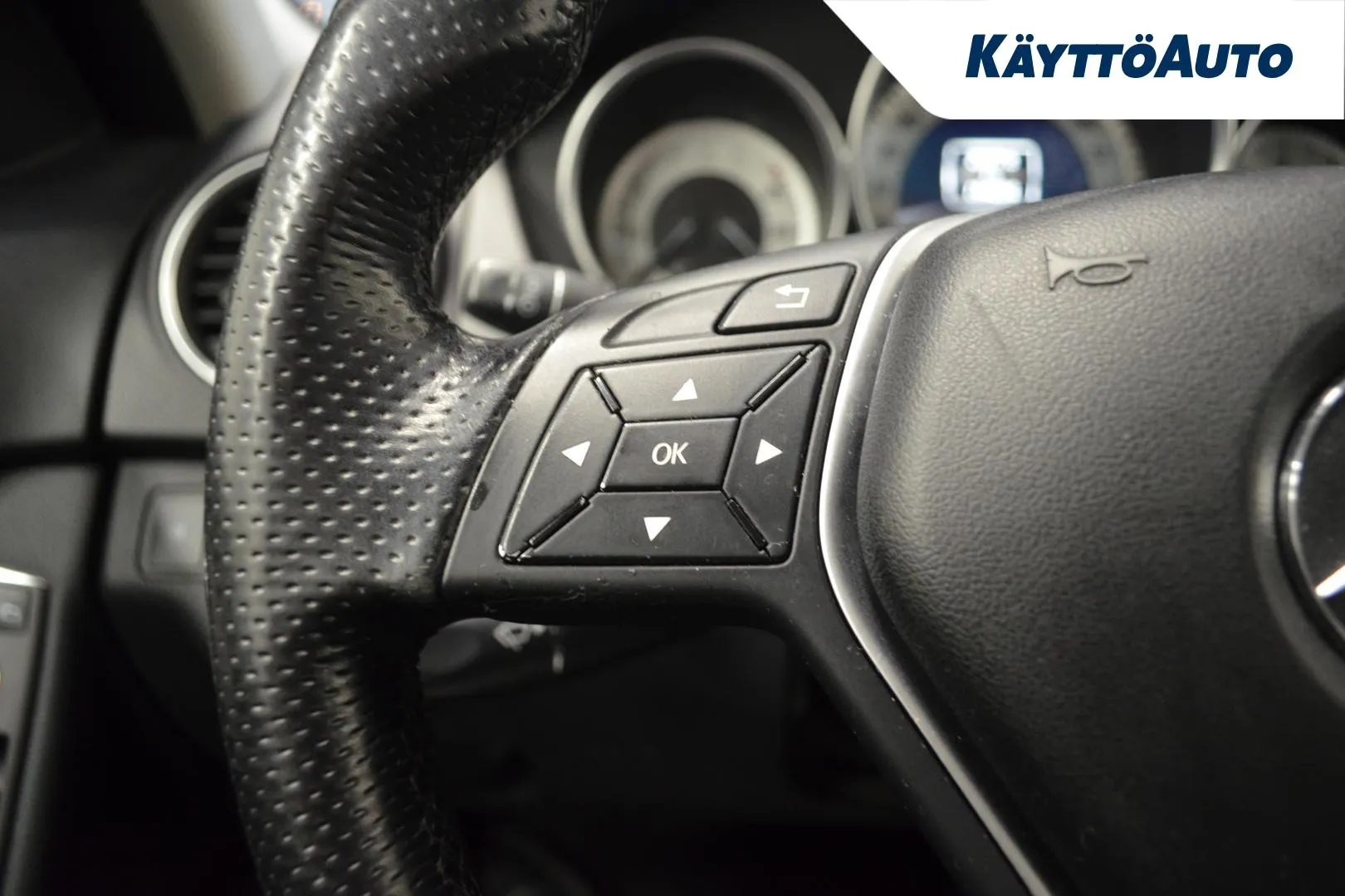 MERCEDES-BENZ C YIY-912 carousel image