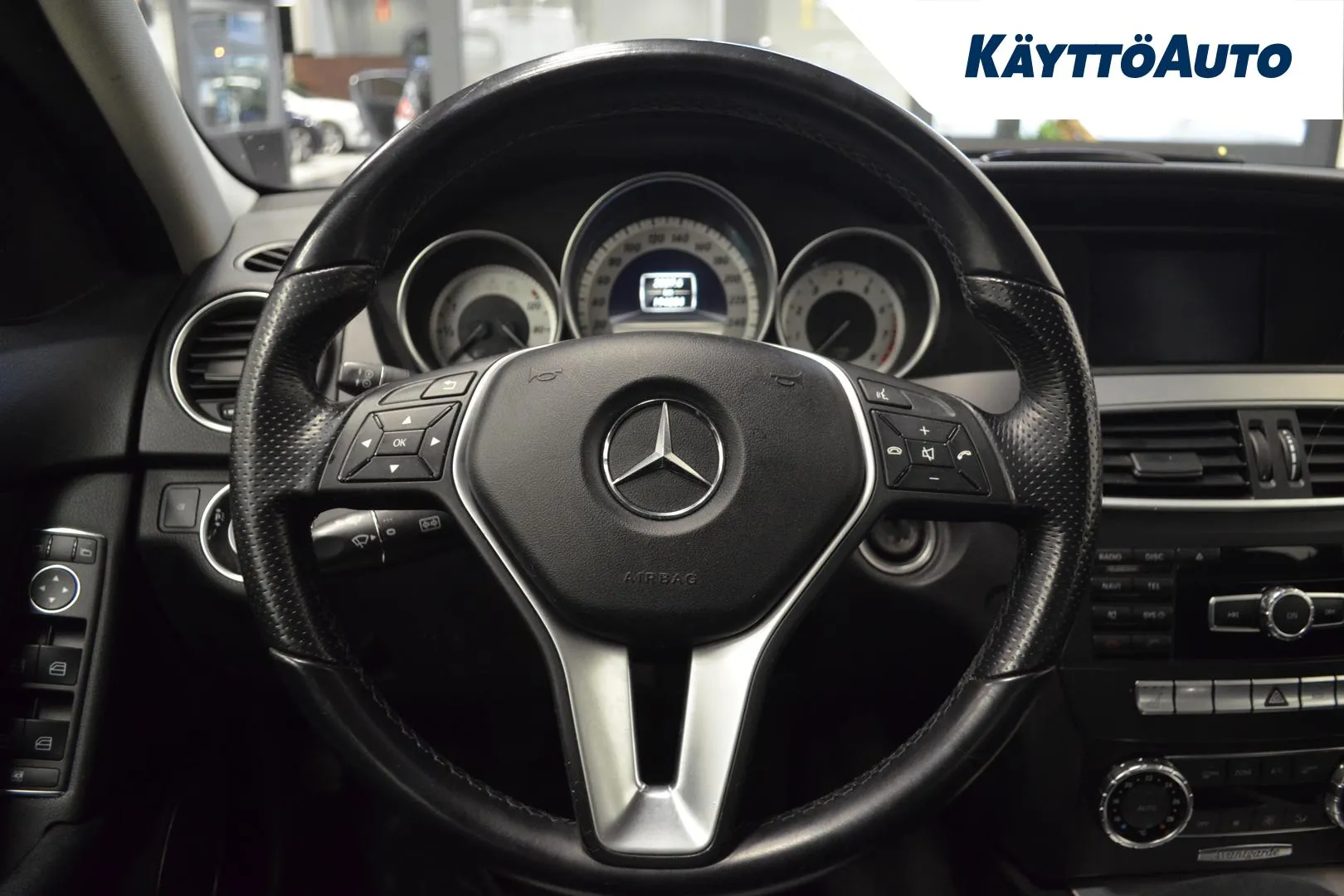 MERCEDES-BENZ C YIY-912 carousel image