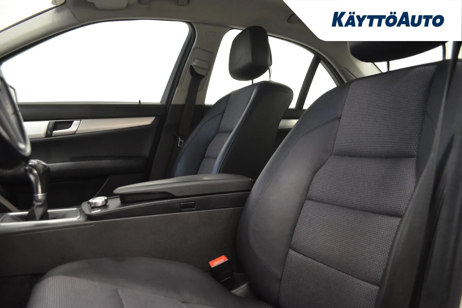 MERCEDES-BENZ C YIY-912 carousel image