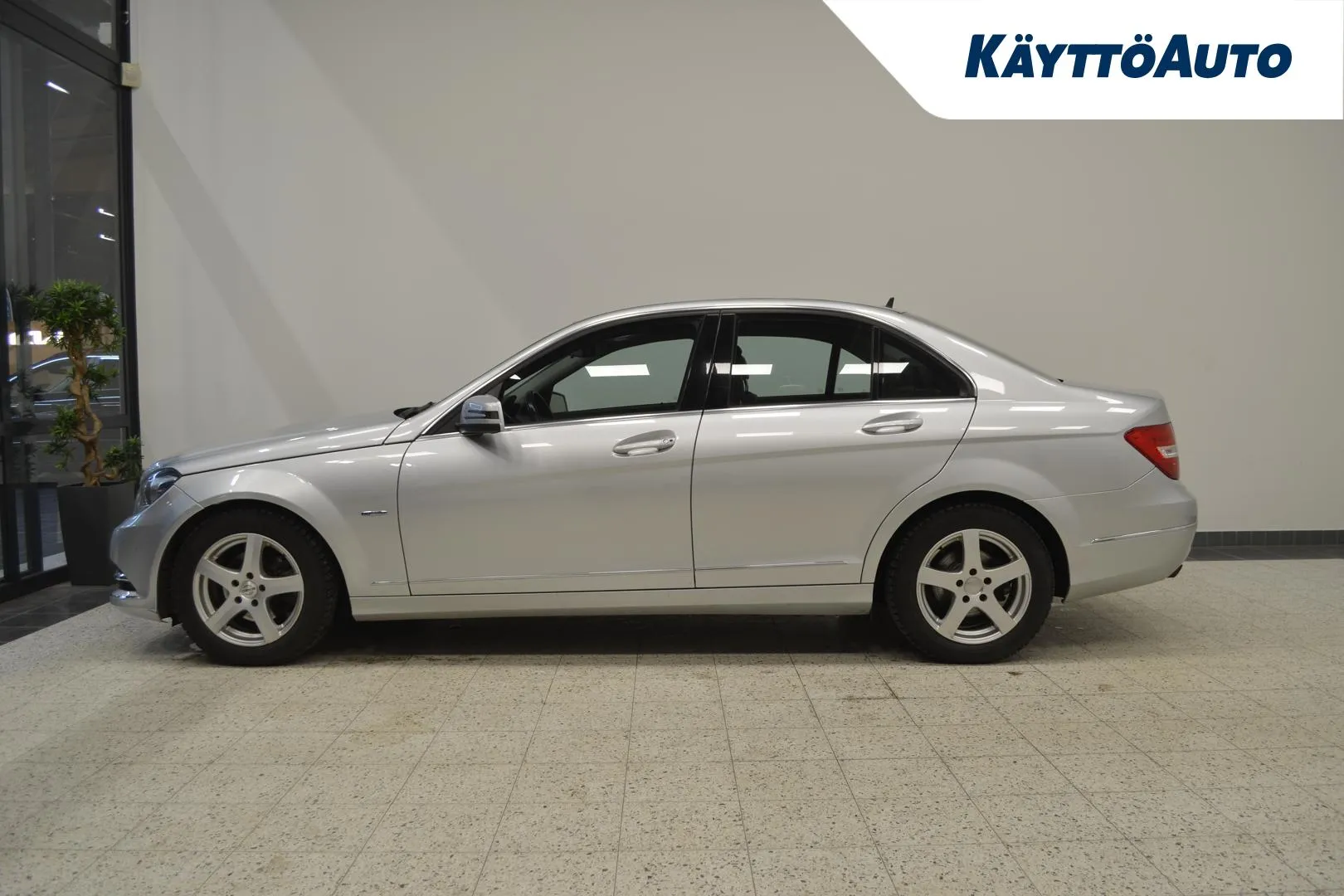 MERCEDES-BENZ C YIY-912 carousel image