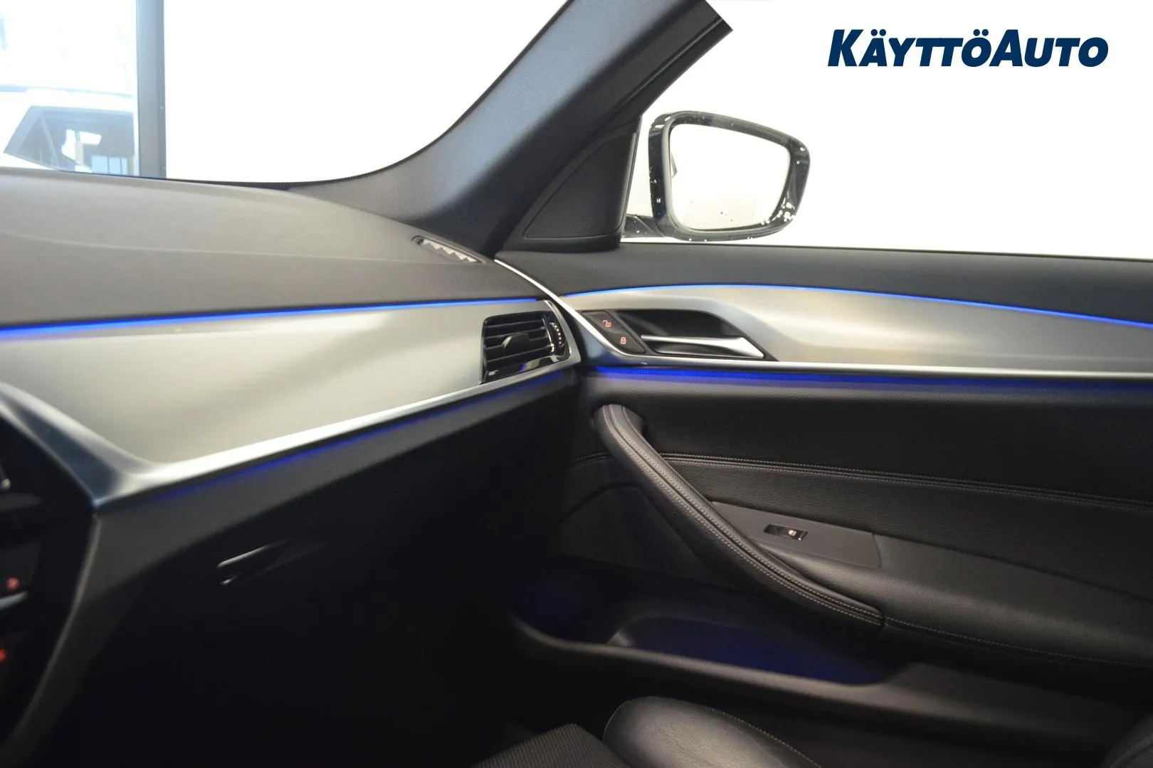 BMW 520 EOT-702 carousel image