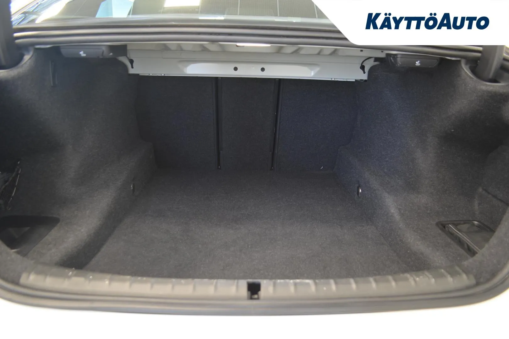 BMW 520 EOT-702 carousel image