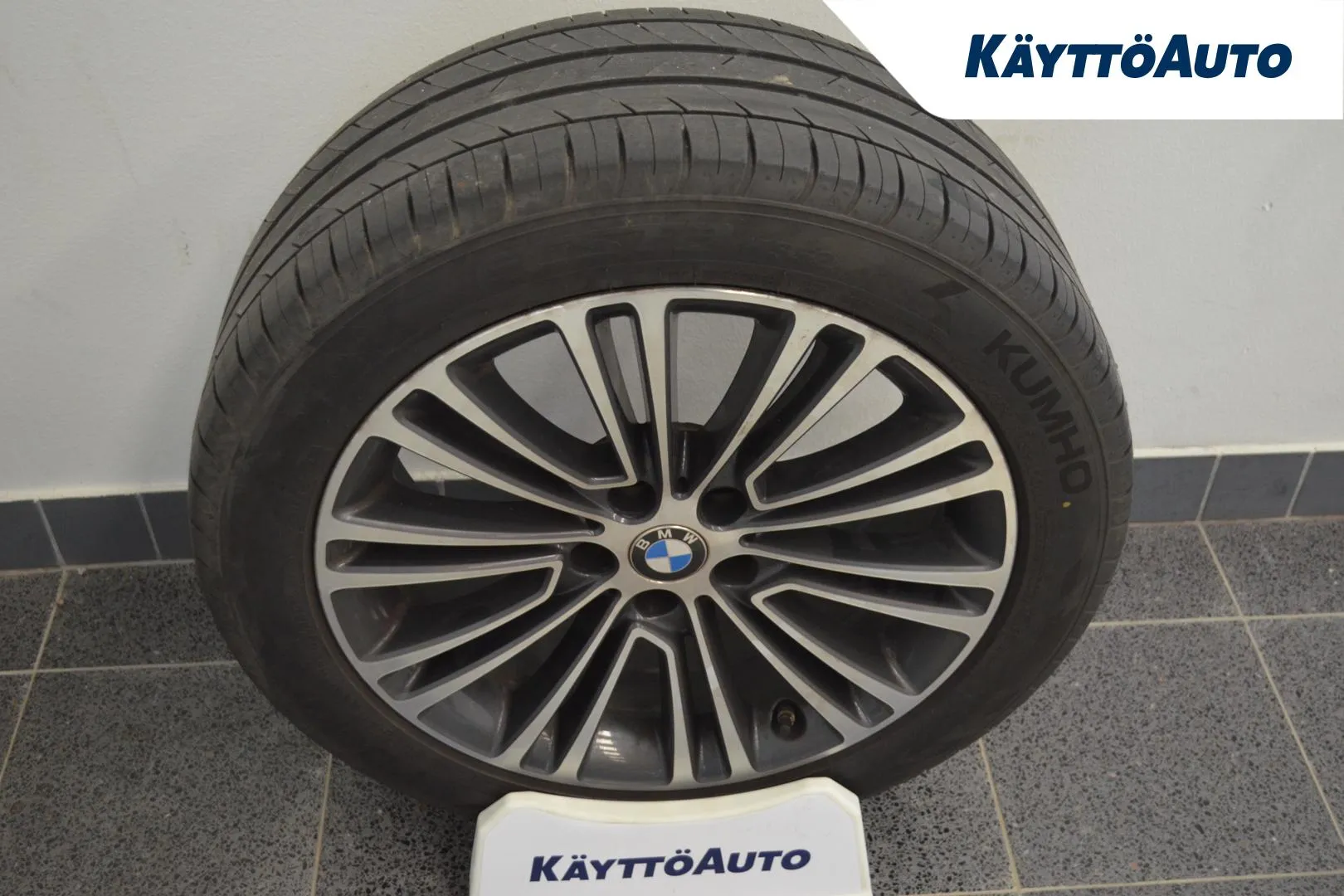 BMW 520 EOT-702 carousel image